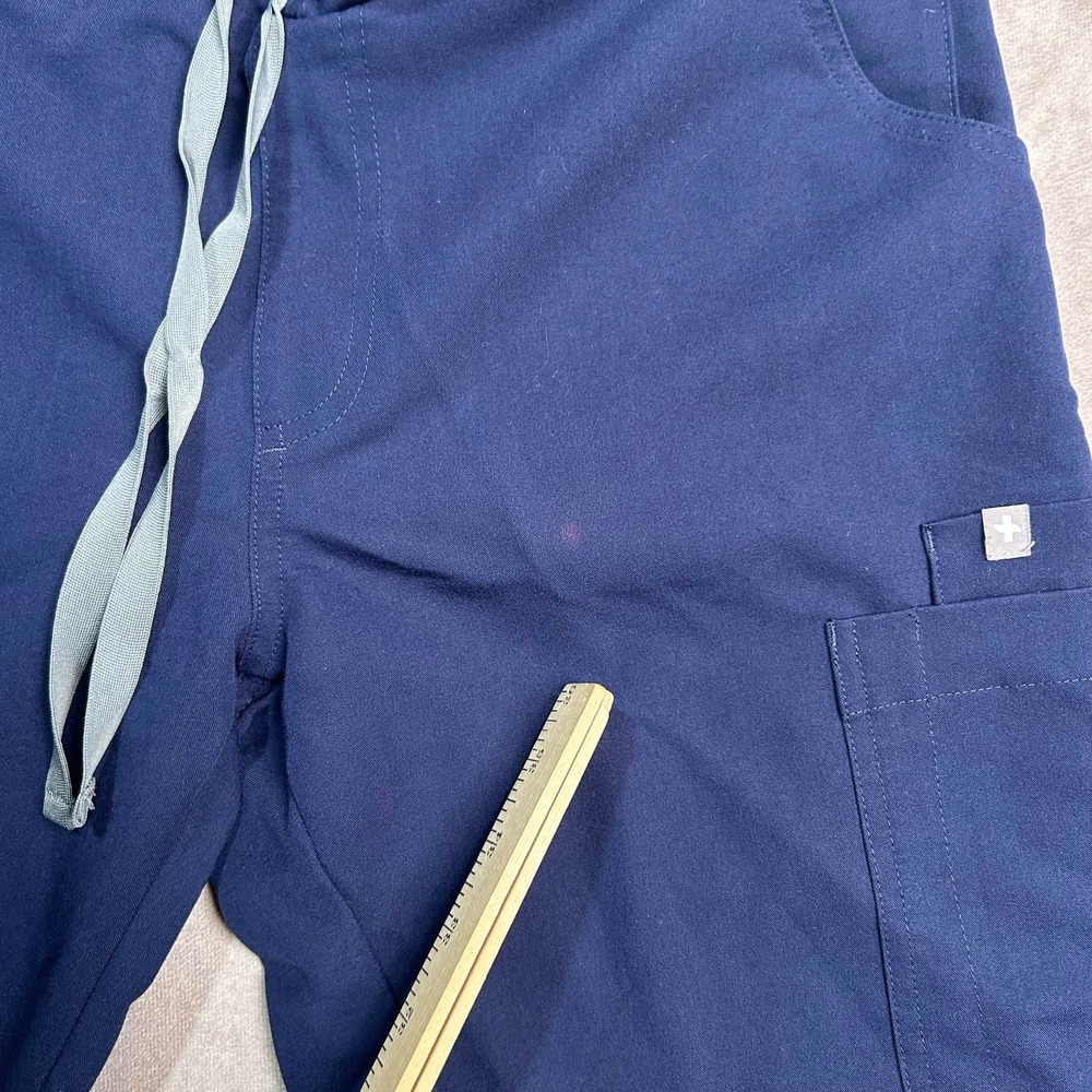 FIGS Navy Blue Technical Cargo Scrub Pants TW2000P Women Small Petite stain* - Picture 5 of 7